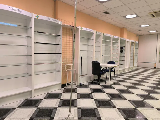 LOCAL COMERCIAL EN ZONA LLANILLA — 3