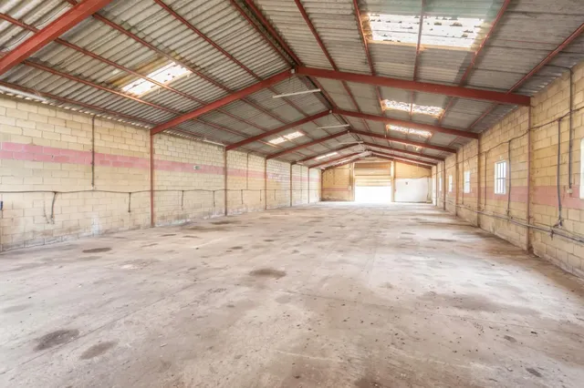 4 Naves, 21.000 m2 de Finca y Casa de 5 habitaciones en Serín, Gijón — 34
