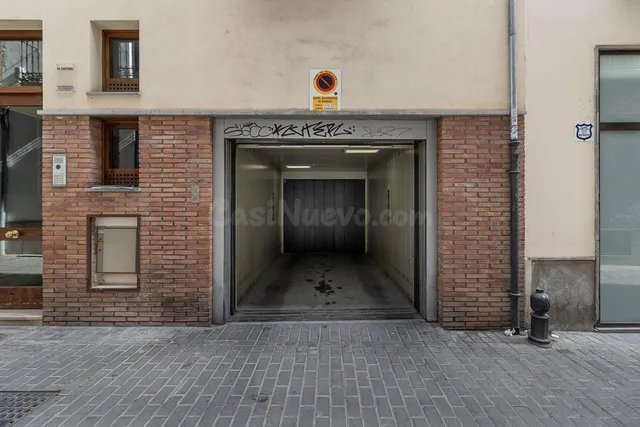 Plaza de garaje en el centro — 3