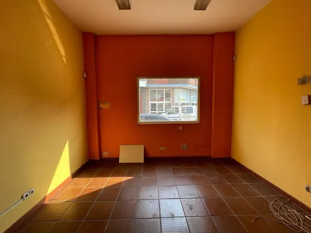 VENTA LOCAL ZONA CUATROVIENTOS — 7