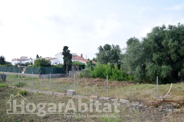TERRENO URBANO EN PRIMERA LÍNEA JUNTO AL MAR - foto 3