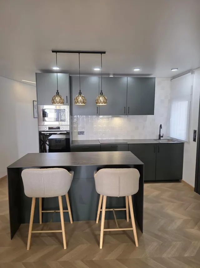Apartamento con terraza, Alicante, Torrevieja, Playa de los Locos. 3 habitaciones, 110 m2, 200 metros al mar — 21