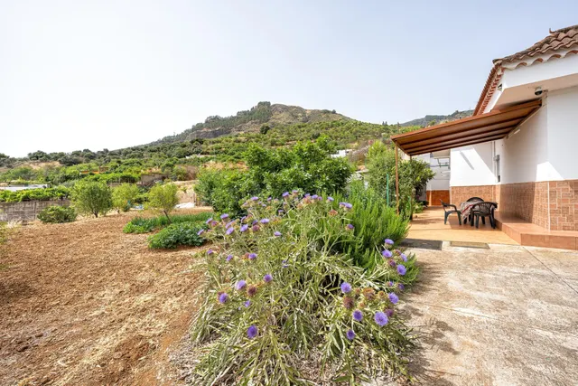 Chalet independiente con terreno rodeada de naturaleza y con - foto 3