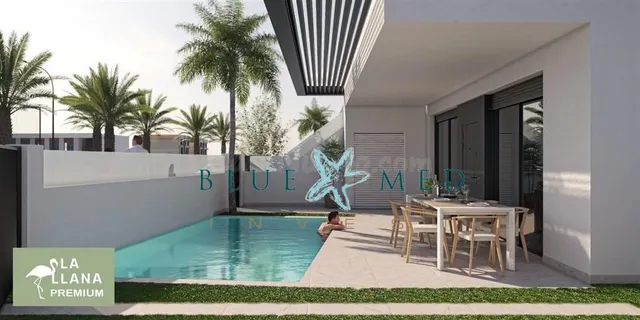 planta baja con jardín, planta alta con solarium y cocina de