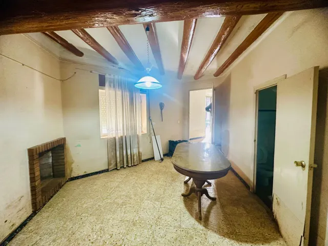 Preciosa casa de pueblo esquinera en Godall — 3