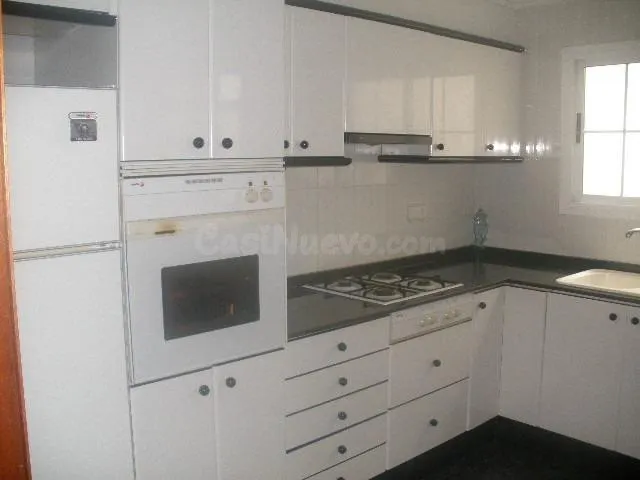 PISO PARA ESTUDIANTES, AMPLIO, DE 4 habitaciones, 2 BAÑOS, A