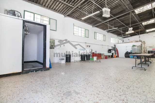 NAVE EN LA ZONA DEL CHAPARRAL - foto 4