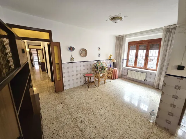 Se vende casa en casco antiguo de Oropesa, detrás del ayuntamiento. Casa con fachada a 3 calles — 19