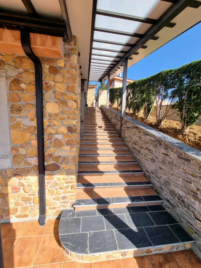CASAS INDIVIDUALES  CON PARCELAS EN CIMBRIO (BARCENA DEL BIERZO) — 23