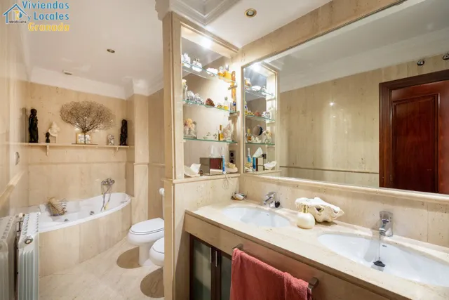 FANTASTICA CASA EN PLAZA DE LOS LOBOS — 40