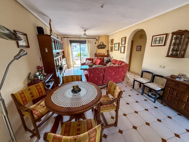 Amplio chalet pareado en El Chaparral — 4 dormitorios, 4 baños, piscina privada y gran parcela — 9