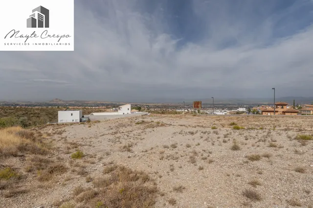 Terreno urbano de 750 m2 en Altos de La Zubia. Parcela 17, manzana M — 25