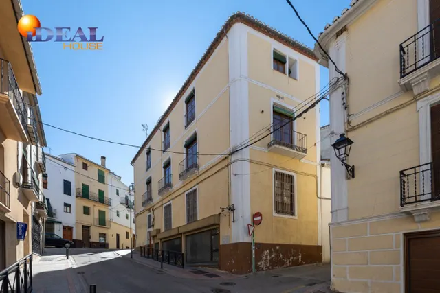 Espectacular edificio a 3 calles con vivienda y locales comerciales en pleno centro de Alhama de Gr — 3