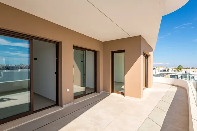 Apartamento de 3 dormitorios en Punta Prima
