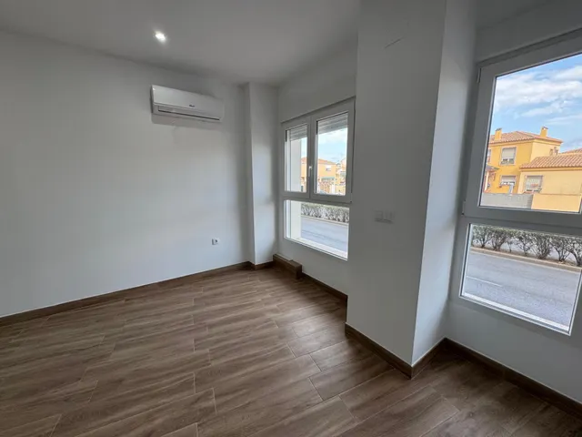 Apartamento totalmente reformado con piscina comunitaria — 14