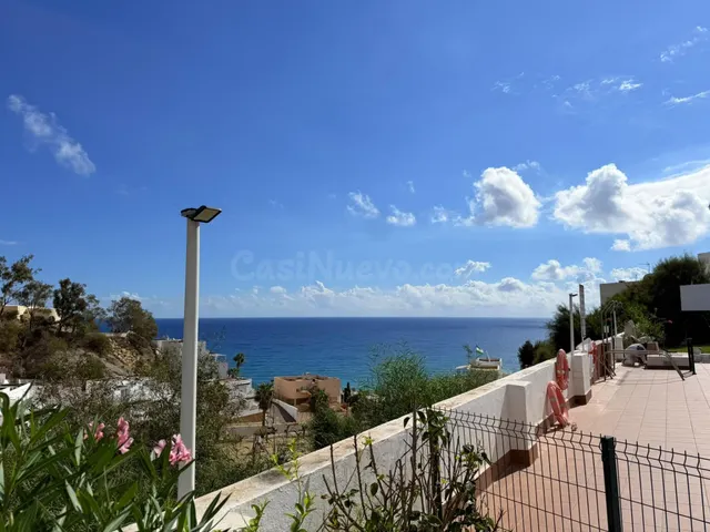 Piso de 3 dormitorios con vistas al mar y piscina — 4