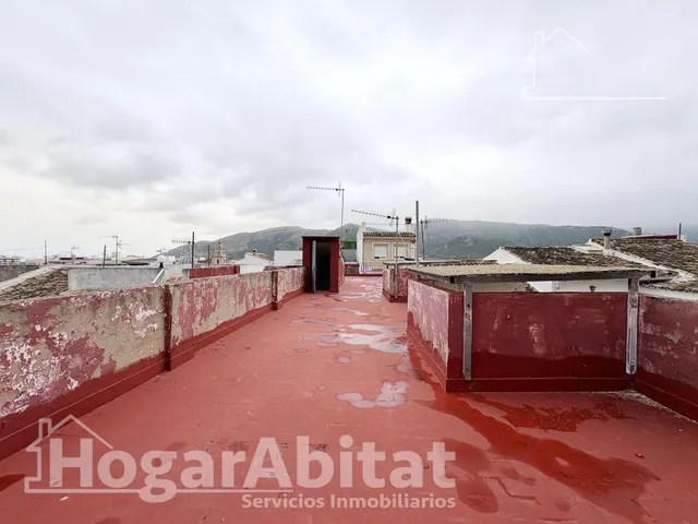 AMPLIA CASA PARA REFORMAR CON GARAJE Y TERRAZA EN EL CENTRO — 46