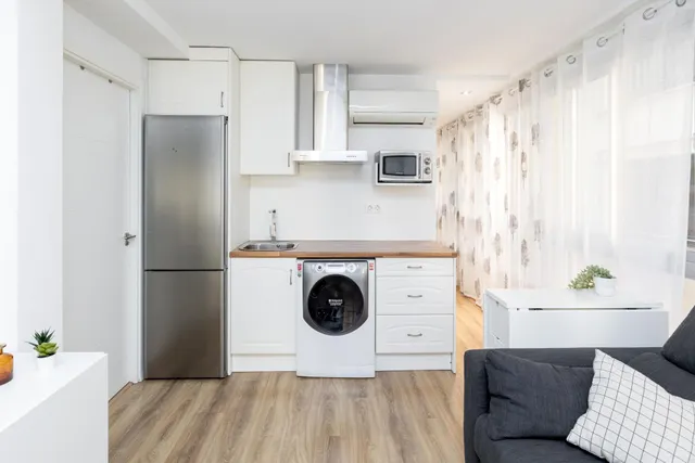 ¡Vive en pleno centro de Granada! Piso de 2 habitaciones con ascensor. — 13