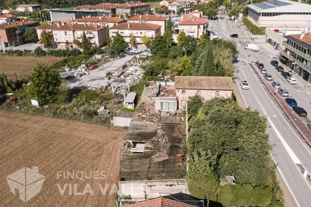 Solar edificable + masia para reformar — 34