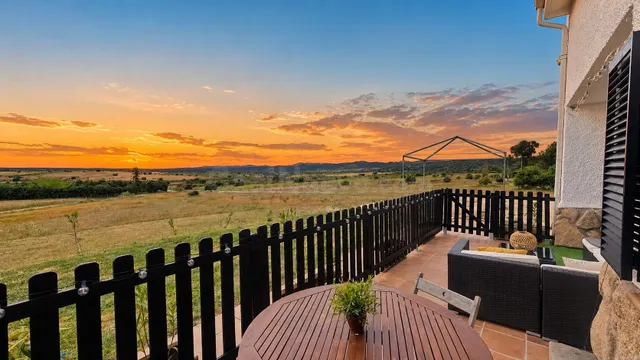 ¡EN ALQUILER! CHALET INDEPENDIENTE CON 3 HÉCTAREAS DE PARCEL - foto 3