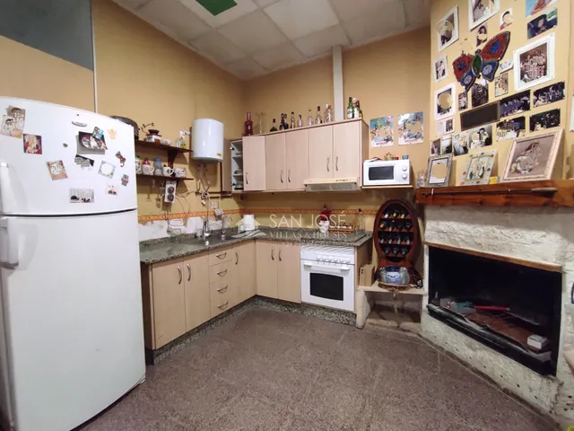 SE ALQUILA LOCAL COMERCIAL MULTIFUNCIONAL CON COCINA, ASEO y HABITACIÓN. — 3