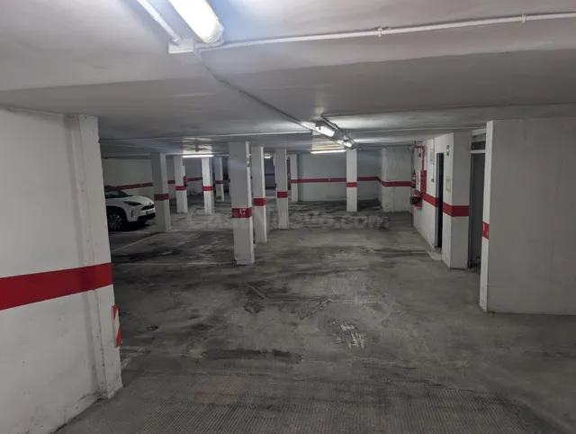 Amplia Plaza de Parking privado en Venta en Alzira - foto 5