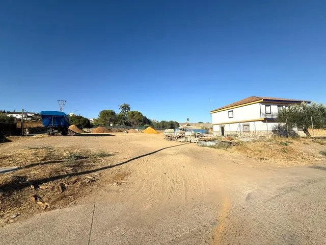 GRAN OPORTUNIDAD: MÁS DE 1.600 m2 DE TERRENO URBANO EN EL CE