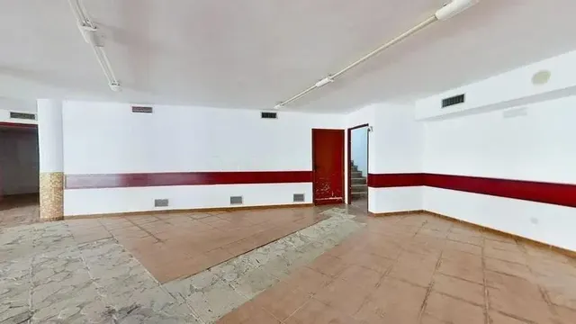 LOCAL EN VENTA EN EL PRAT DE LLOBREGAT (Barcelona). — 4