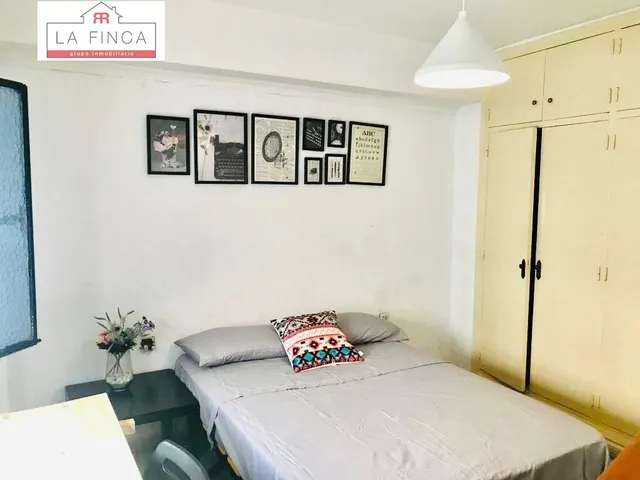 Edificio  con local comercial en plena Calle Victoria — 3