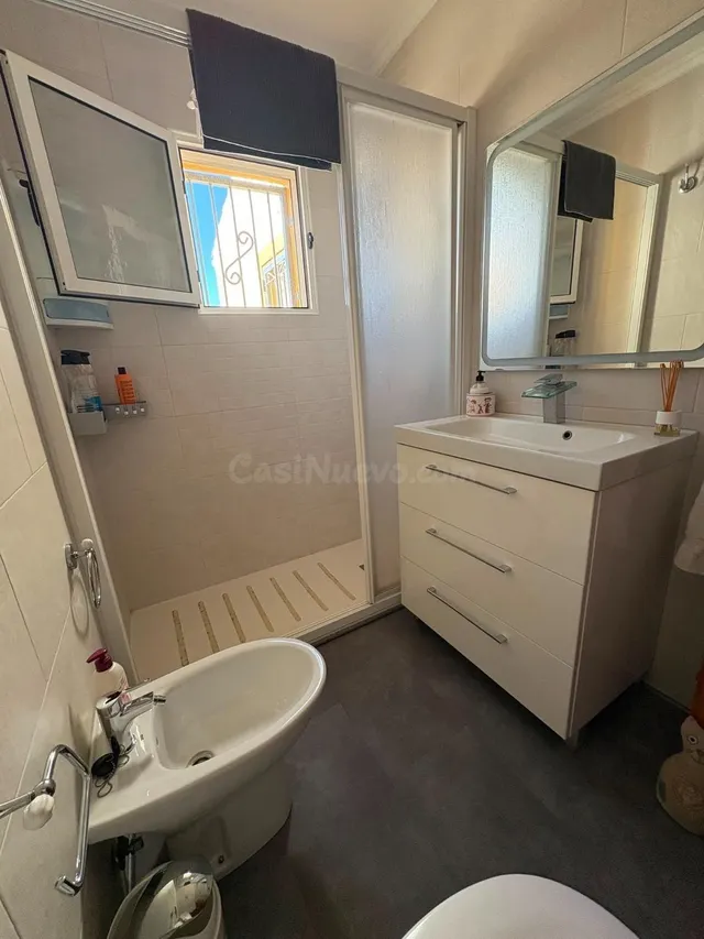 Chalet Adosado de 3 Plantas con Solárium en Playa Flamenca ( - foto 4