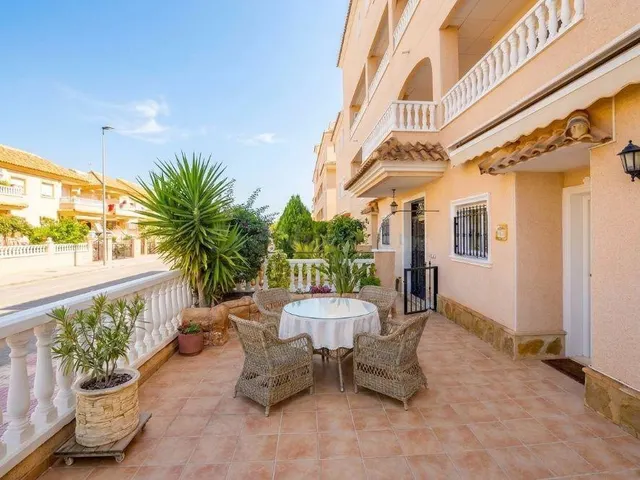 Elegante apartamento en planta baja con dos terrazas y spa - foto 3