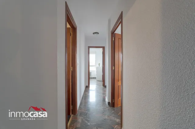 Se Vende amplio piso en  zona Villarejo, con Terraza y Vistas Despejadas — 45