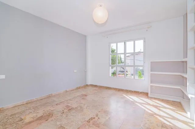 Chalet independiente en esquina en una zona muy buena de Huétor Vega — 23