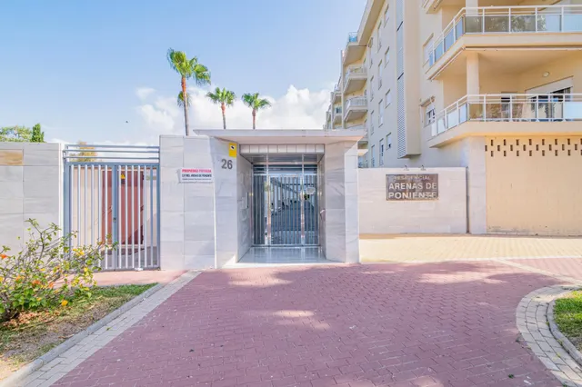 ¡Tu oasis junto a mar! Precioso piso de 2 dormitorios con terraza, piscina y garaje en Playa Poniente, Motril. — 47