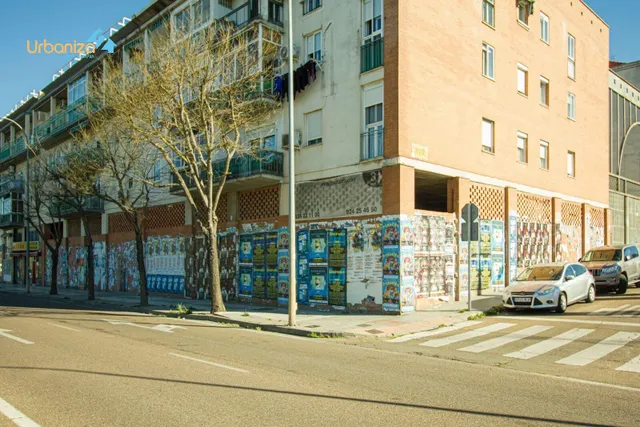 SE VENDE LOCAL COMERCIAL CON GRAN FACHADA Y POSIBILIDAD DE ENTREPLANTA. — 2