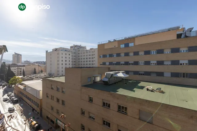 Estupendo piso  en la última planta en calle doctor azpitarte — 41
