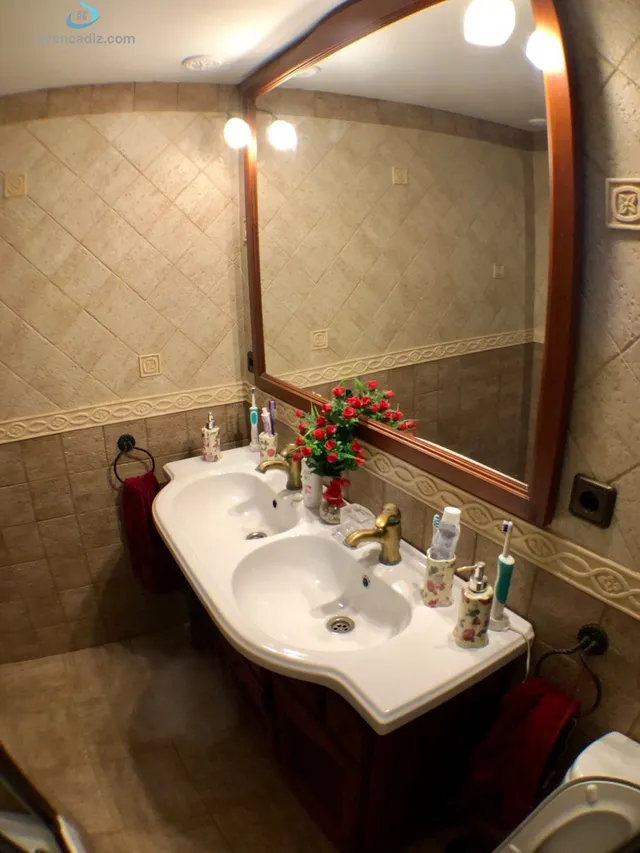 AMPLIA VIVIENDA CON ASCENSOR - ZONA CENTRO — 28