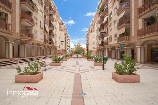 Se Vende amplio piso en zona Villarejo, con Terraza y Vistas - foto 2