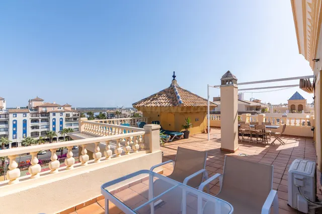 Ático de 3 dormitorios con vistas al mar, gran solárium y ga - foto 2