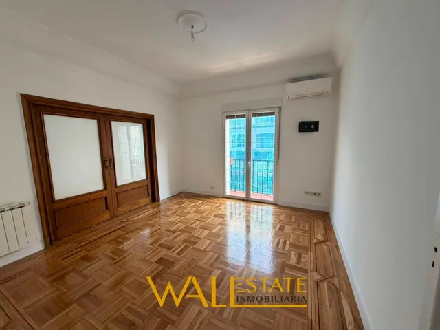 Espectacular piso de 3 dormitorios con balcón en pleno centro — 6