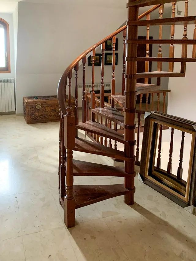 Finca rústica singular en parcela de 2.296 m2 con piscina, amplio garaje y pista de tenis. — 40