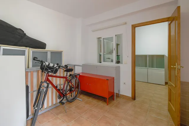 BAJO CON DISTRIBUCIÓN DE VIVIENDA Y PATIO EN GRAU DE VALENCIA — 24