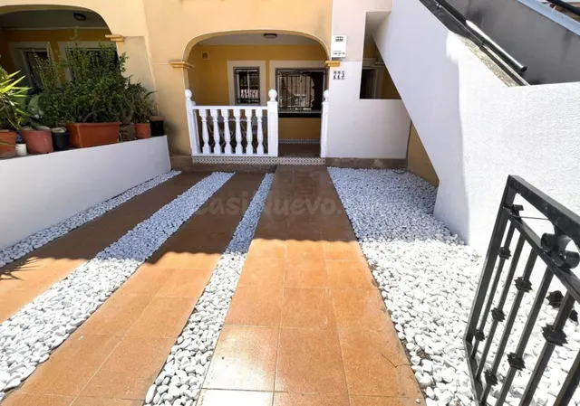 Acogedor Bungalow Semireformado en Los Balcones, Torrevieja — 2