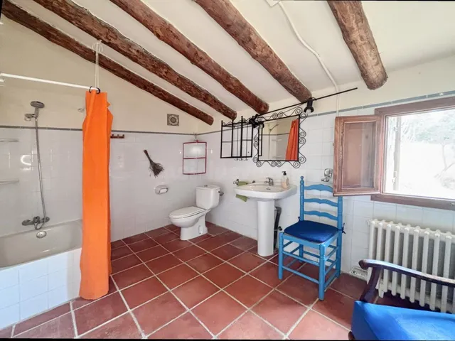 Masía catalana con encanto en entorno natural, lista para entrar a vivir o invertir como alojamiento rural — 12