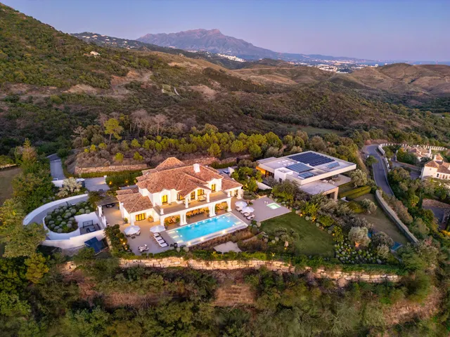 Chalet 7 habitaciones 937m² en venta - Costa del Sol — 49
