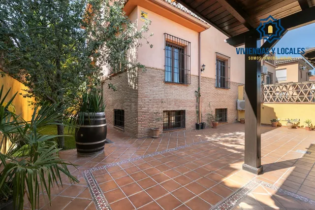 Espectacular vivienda pareada a la entrada a de Jun - foto 2