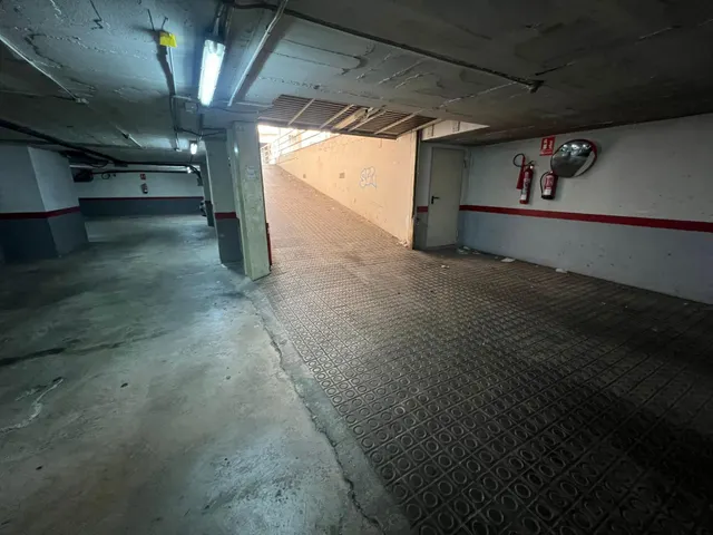¡¡ PLAZA DE PARKING EN EL CENTRO DE VILANOVA I LA GELTRÚ !! — 2