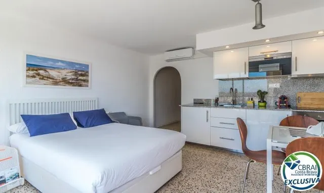 Amplio estudio con licencia turística a 50 m de la playa Empuriabrava — 7