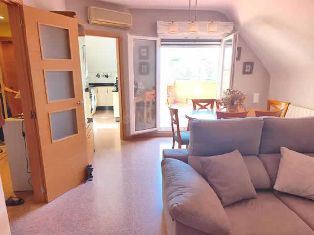 EXCELENTE ATICO MUY REFORMADO EN BARRIO SAN CRISPIN - foto 2