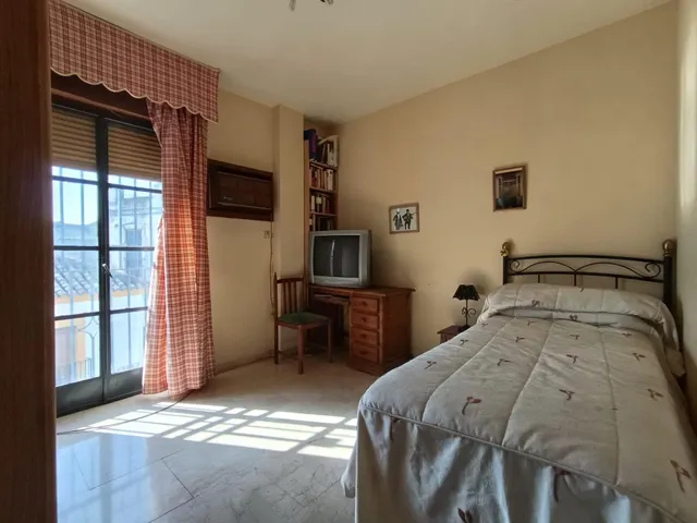 El verdadero lujo en el Realejo es tener tu propia cochera y compartir el edificio con un solo vecino. — 46